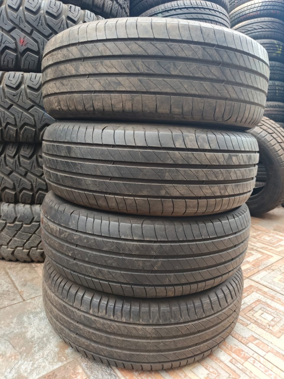 Tire size 235-40R19 - Image 3